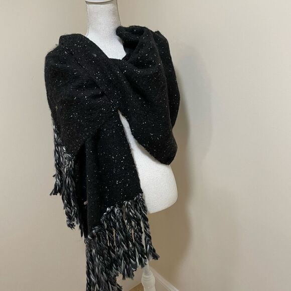 New Anthropologie Scarf/Wrap Black Fringed Super Soft NWOT
73 inch long - Picture 3 of 9